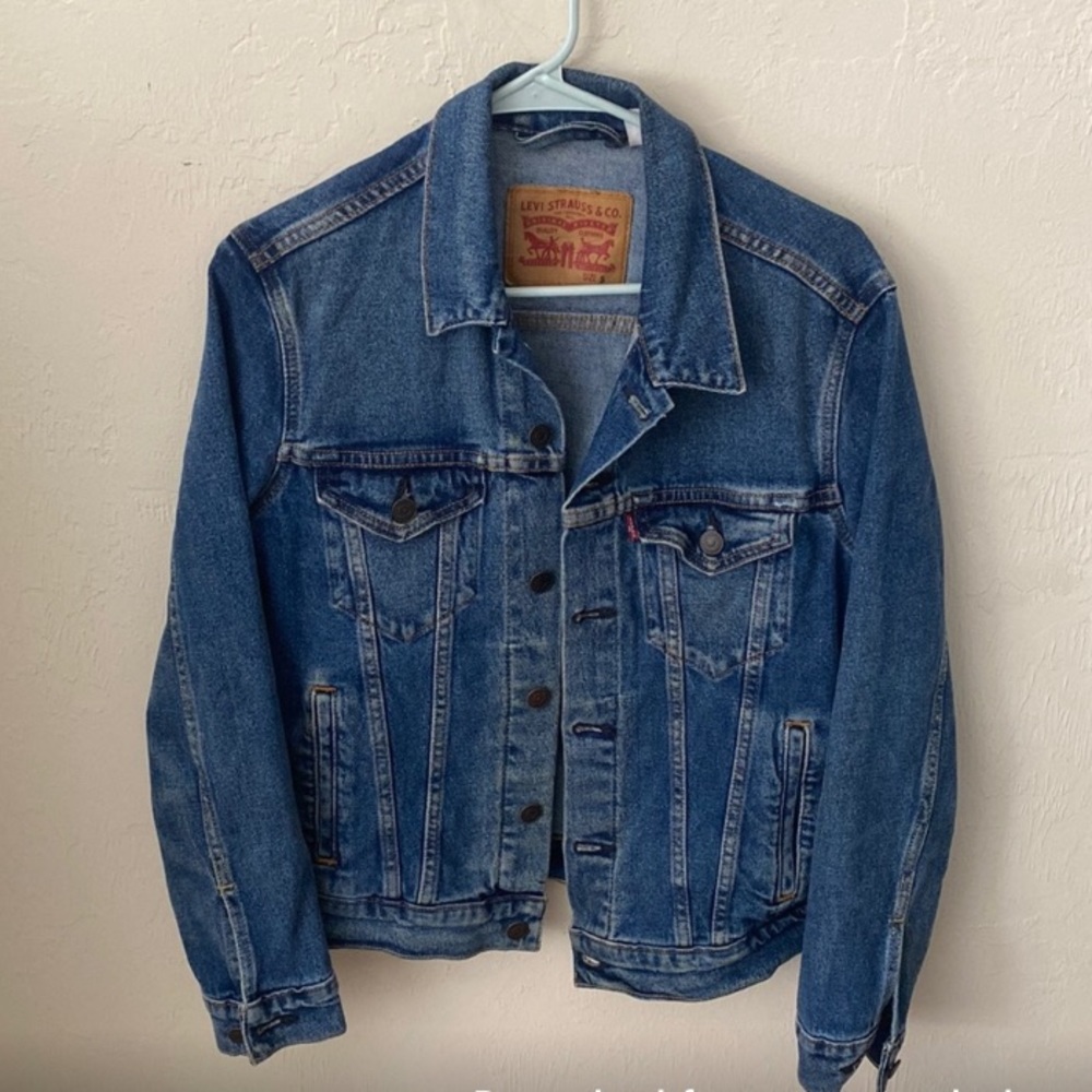 - Levi's Jean Jacket Dark Wash, Women's Size Small euc!